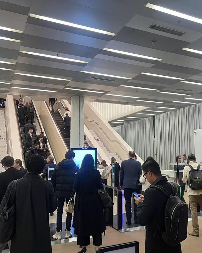模再提升高级制表贵金属与新型材质并行直击“钟表与奇迹”2025：表展规(图4)